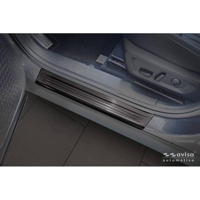 Avisa, Trittstufenverkleidung, schwarzer Edelstahl, 4 Stk., passt zu Mitsubishi Outlander IV (2025-) 'Lines'