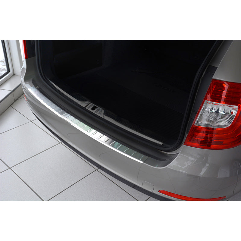 Avisa, Edelstahl Heckstoßstangenschutz passend für Skoda Superb Combi 2013-2015 Ribs, Silber