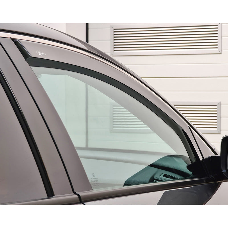 DGA, Windabweiser, rauchfarben, für die Vordertüren, 2 Stk., passend für Ford Focus IV Sedan/HB 5-türig/Kombi (2018-)