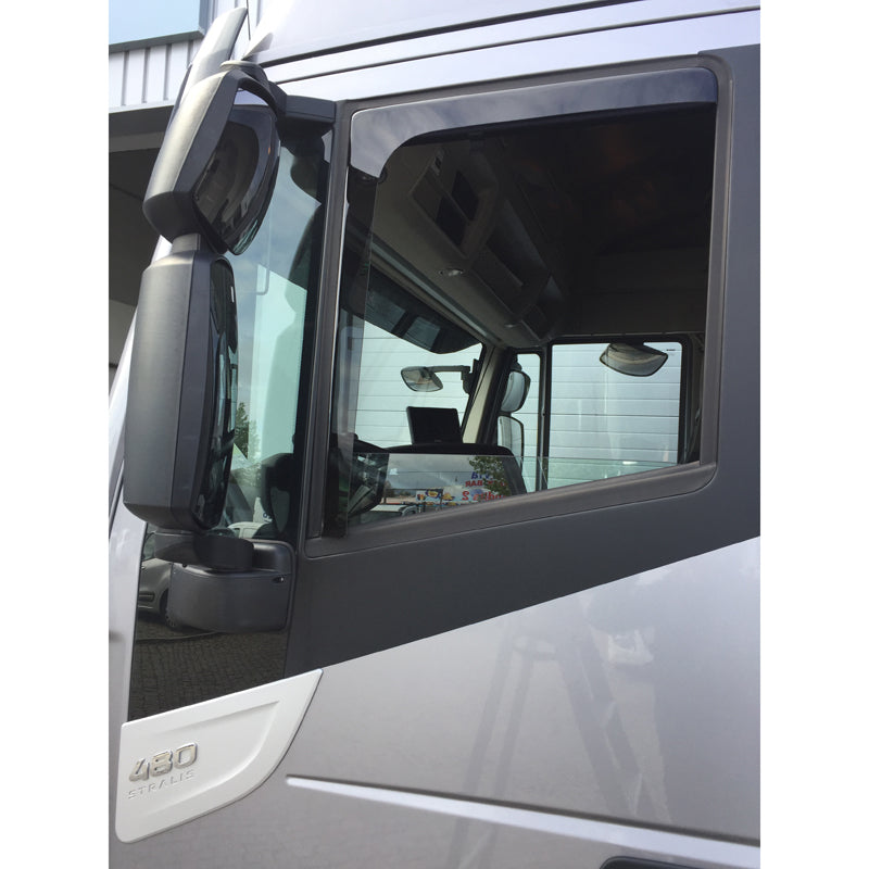 DGA, Windabweiser, Rauchfarben, 2 Stk., passend für Iveco Eurocargo / Eurostar / Eurotech / Eurotrakker / Stralis / Trakker (2-pieces)