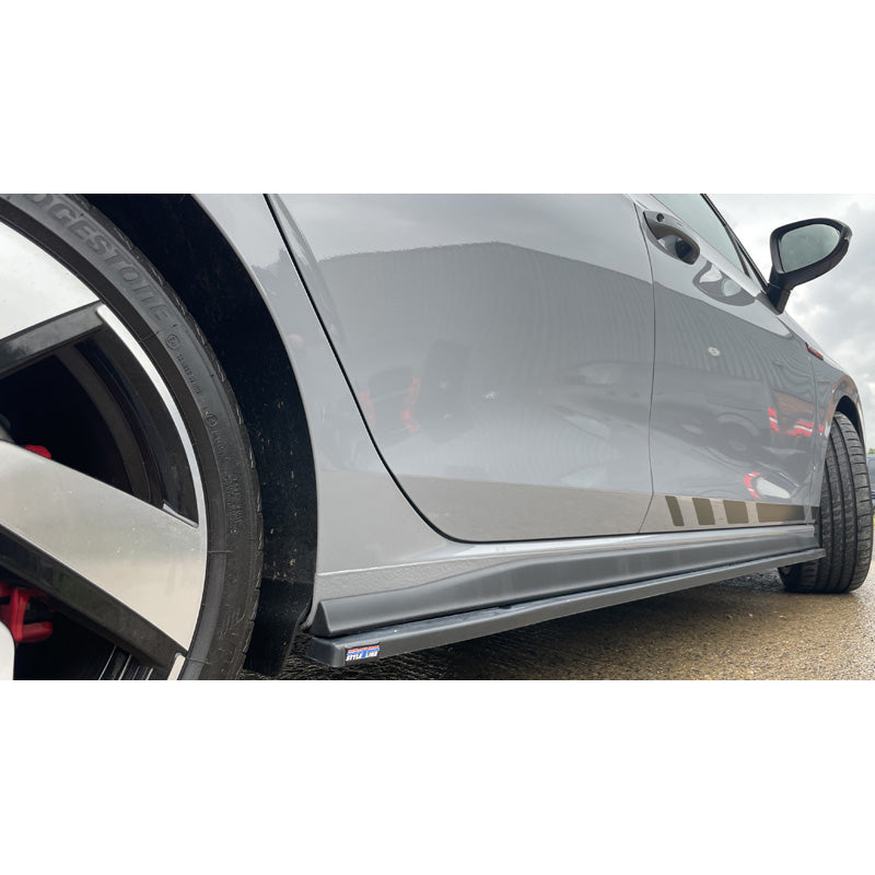 RGM, Satz Seitenschweller, passt für Volkswagen Golf VIII Hatchback GTi/R-Line 09/2020- - Schwarz (ABS)